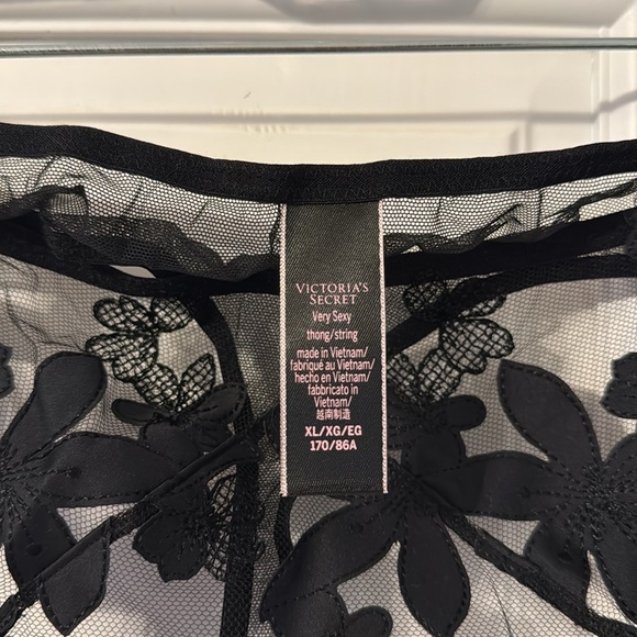 Victoria’s Secret Very Sexy matching bra and thong set - Picture 8 of 8